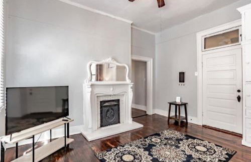 Mins from Downtown & Dining, Dauphin Darling 2 - Photo 16