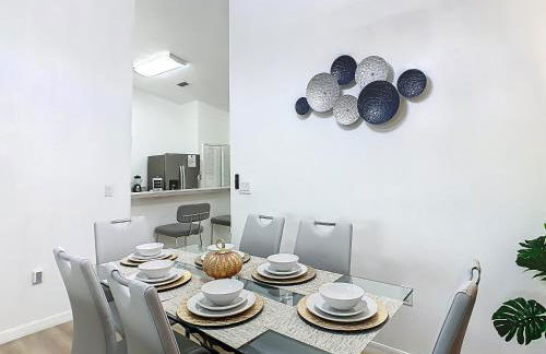 The Galactic Getaway, 3Bed, 2Bath Apartment, Free Parking, Heated Pool - Foto 34