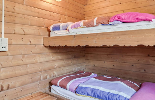 Charming Holiday Home With Private Garden - Photo 3