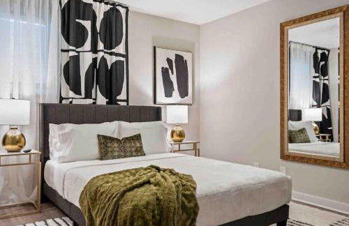 Quiet neighborhood steps away from Downtown stores - Foto 1