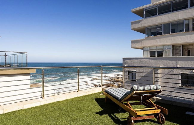 Bantry Beach Luxury Suites - Photo 1