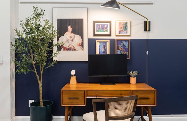 Sosuite Window Wall 1BR Apt w W D Desk - Photo 4