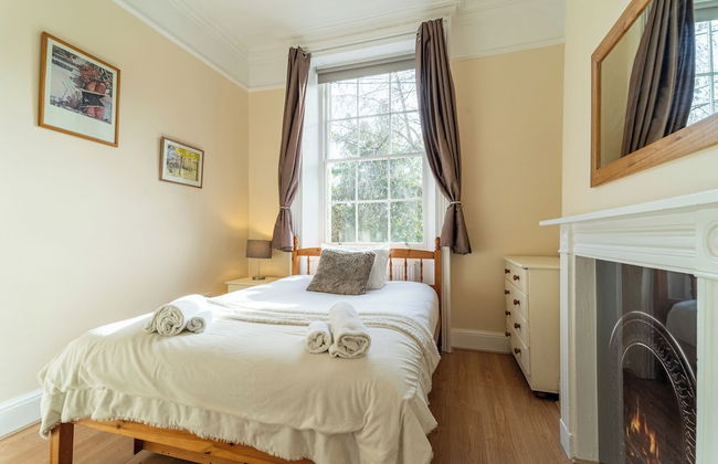 Stylish 2Bed Steps from Iconic Waterloo - Photo 5