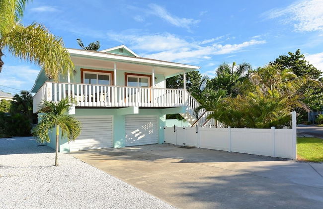 Tarpon Pointe 2 Bedroom Home by RedAwning - Photo 1