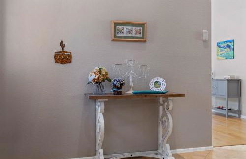 French Country Charm with Pool and Mountain Views - Foto 38