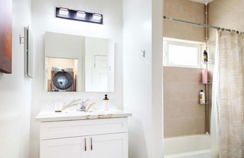 Cozy 2BR Home Mountain Views Pet Friendly - Foto 10