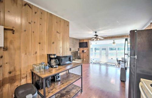 Lakefront Wisconsin Cottage with Dock and Hot Tub! - Foto 8