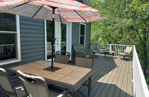 All Decked Up - wifi, view, river access, fire pit, 3 bedrooms, games, family friendly - Foto 39
