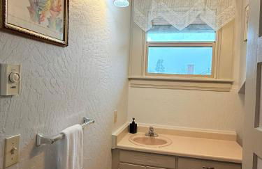 University House - Photo 16