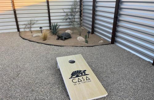 Joshua Tree Poolside Escape! - Foto 19