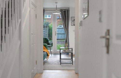 Luxury 5 Bed House - Free Parking - Perfect For Contractors & Families - Foto 5