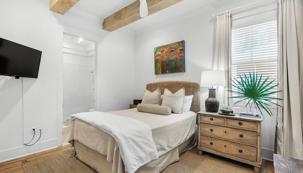 Spacious Home: 5br/4.5ba, Sleeps 12, Beach Access, Cool Covered Back Porch! - Foto 2, Habitación