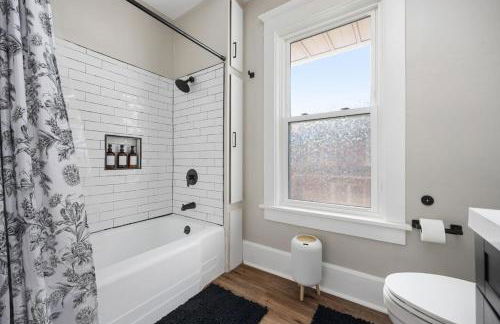 Charming 3BD Home for Long Stays - Foto 13