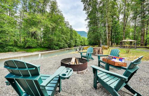 Gateway to Mt Rainier Riverfront Haven with Hot Tub - Foto 1