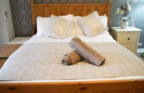 Lux 5 Bed sleeps 11, 10 mins from Wembley Stadium, Jacuzzi and Steam Shower - Photo 17