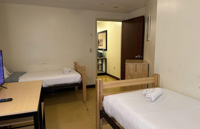 Cozy Downtown Apartment TV Walk Everywhere - Photo 6