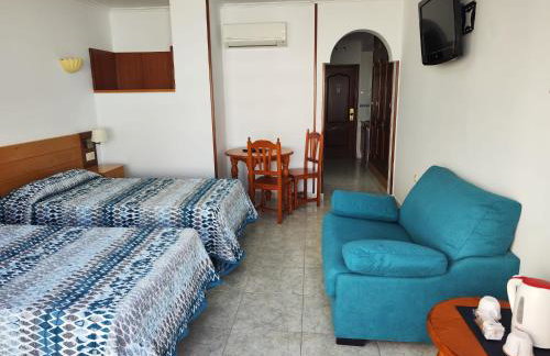 Apartamentos Leonor Carihuela - Photo 40