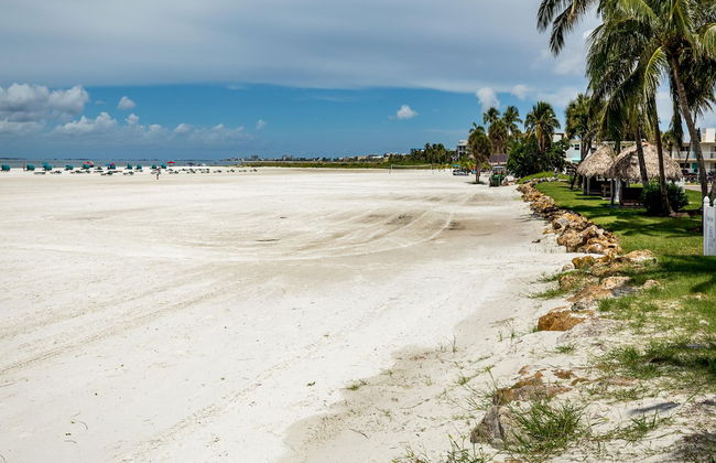 Sunset Fort Myers - Photo 33