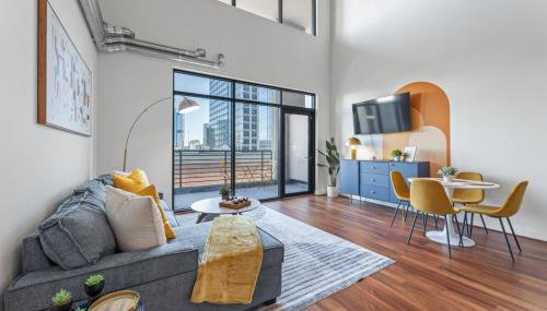 King and Queen 2-Story Loft with 2 Ensuite Baths and Private Balcony at Atlantic Station - Foto 3
