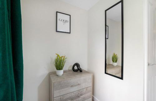 NEW! Stylish 2-Bed Home by Stay With Us, Ideal for Families, Sleeps 4! - Foto 45