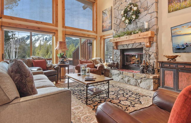 Wulf's Lodge at Olympic Valley Unwind in Hot Tub! - Photo 1