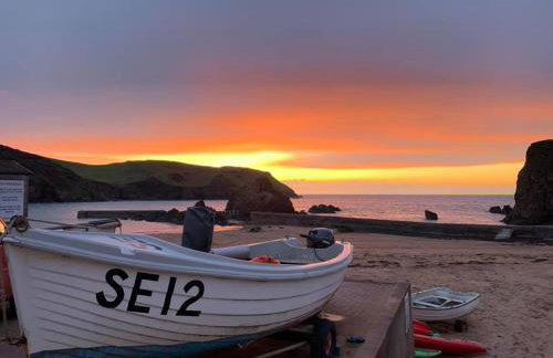 9 The Downs, Thurlestone, South Devon on the coastal footpath overlooking Burgh Island - Foto 3