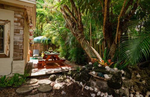 The Rum Locker - 1 King - 2 Twins - Private home and Patio - Sleeps 4 - Foto 9