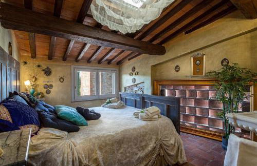 La Dimora dei Conti, Indulge in a Country Farmhouse Apartment with Jacuzzi Facing the Town! - Foto 25