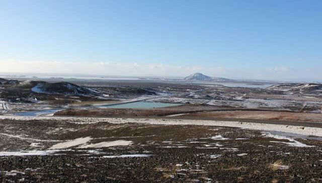 Explorando la zona del lago Mývatn