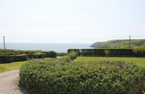 Spacious seaside family house in Aberdaron with large garden and stunning sea views - Photo 20