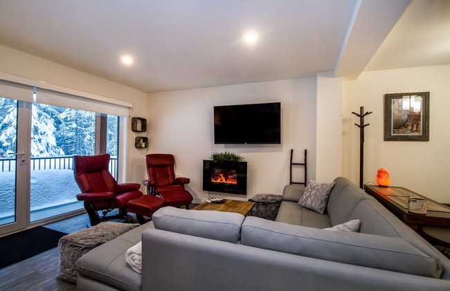 Magog Condo by Revelstoke Vacations - Photo 10