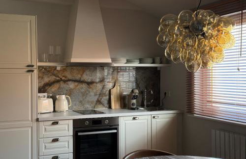 Art and Elegance, Family Friendly 2Bedroom Apartment near Frankfurt Airport, Free Parking - Foto 17