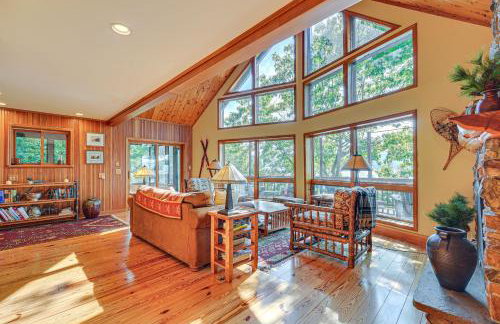 Waterfront Lake George Lodge with Boat Dock and Deck! - Foto 4