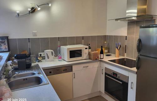 Gîte Coté Village - le cœur du village avec piscine - Foto 13