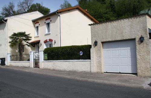 Gîte avec jardin clos, terrasse et Wi-Fi, proche de Verdun - FR-1-585-42 - Foto 1