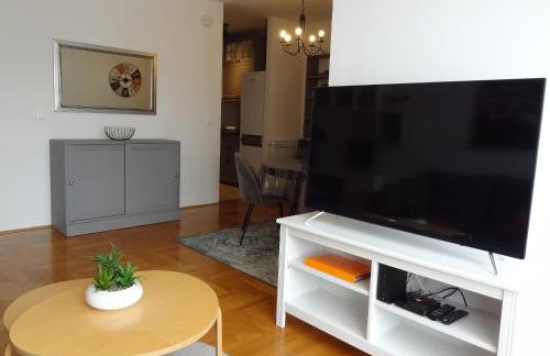 Well-equipped apartment with free parking - Photo 10