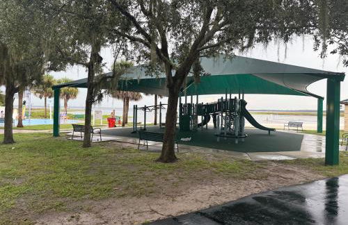 Family retreat with lake views and near Disney - Foto 41