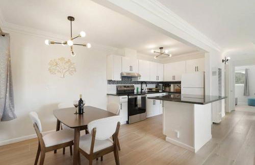 Mountain View 2BR 1 Bath Retreat with Private Lanai - Photo 26