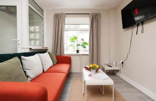 Perfect Booking 2 Bed Home in Merthyr Tydfil - Photo 1