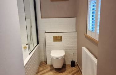 Neet Retreat - sleeps 7 next to beach - Foto 34