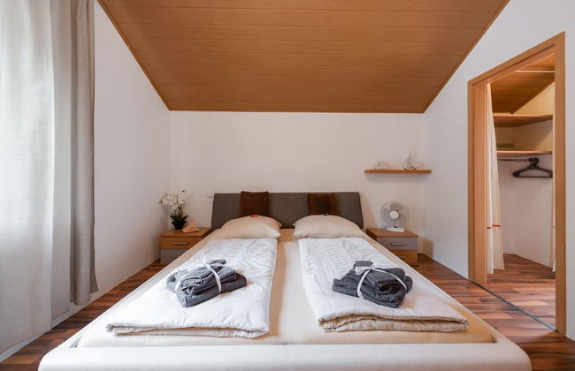 Modern Holiday Home in Pinsdorf With Garden - Photo 16