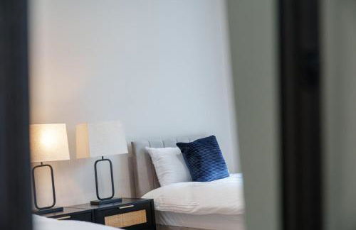 3BR Home Sleeps 6 Near Airport with Parking - Foto 4