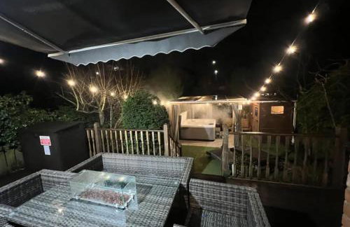Private All-Weather Hot Tub House, Fire Pit, Free Parking, Near City Centre, Freeman Hospital, Great Transport Links - Foto 48