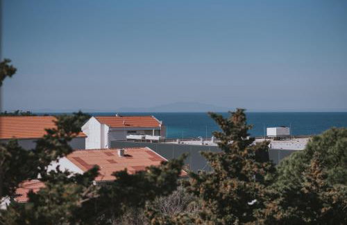 Poolside Hideout Apartments - Photo 20