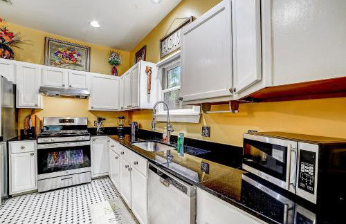 Dog-friendly home with large patio, W/D & central AC - Foto 12