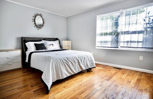 Urban Oasis Spacious 3BR 2BA Patio Near NYC EWR American Dream Mall - Photo 8