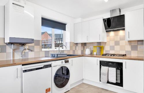 Contractors Retreat 3 bedroom house, sleeps up to 7, free parking - Foto 10