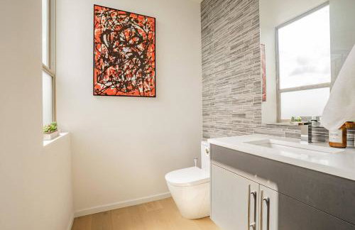 Stylish Urban Retreat w Rooftop Deck - Foto 36