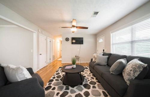 Cozy Brick Ranch Home owned and operated by an Army Soldier!! - Foto 1