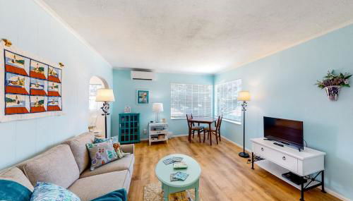 Waldport Bungalow - Photo 2